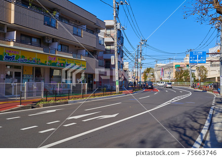 從川崎市多摩區東久田東1丁目附近的稻之橋十字路口（朝著高岡岡園站方向） 75663746