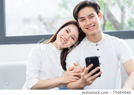 Couple at home 75664046