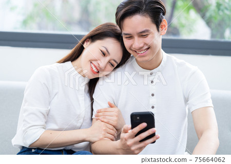 Couple at home 75664062