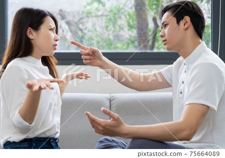 Couple at home 75664089