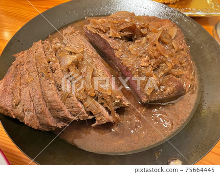 Delicious and easy roast beef made at home 75664445