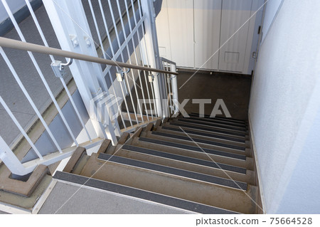 Stairs of high-rise rental housing 75664528