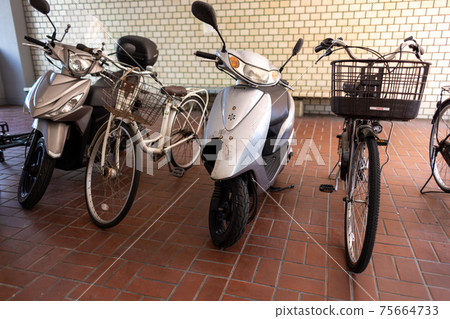 Bicycle storage in an apartment building Bicycle storage in an apartment building 75664733