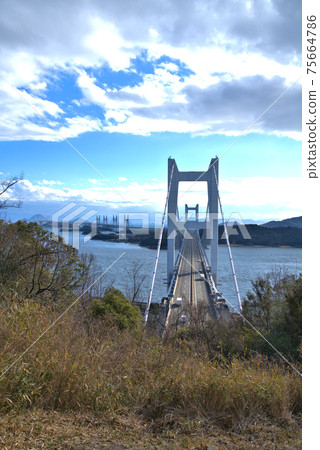 從岡山縣倉敷市正上方看下水瀨瀨戶大橋 從岡山縣倉敷市正上方看下水瀨瀨戶大橋 75664786