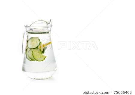 Sassy water or water with cucumber and lemon 75666403