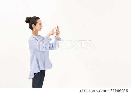女性智能手機側身 75666958