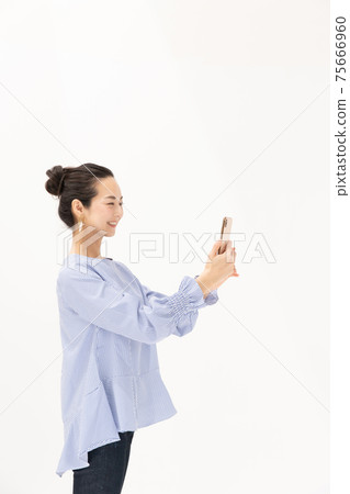 Female smartphone smartphone sideways 75666960