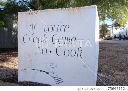 一次迷人的橫貫大陸的鐵路之旅，展現澳大利亞雄偉的開拓精神，偏遠的庫克小鎮 75667152