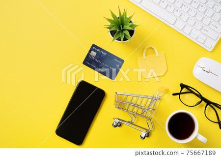 Credit card mobile phone online shopping computer Credit card purchase クレジットカード 75667189