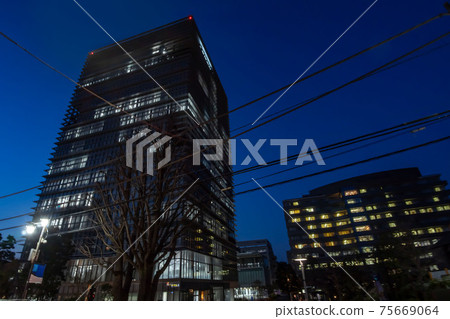 北里大學北里研究所醫院的夜景 北里大學北里研究所醫院的夜景 75669064