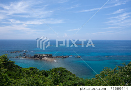 高透明度的海洋 高透明度的海洋 75669444
