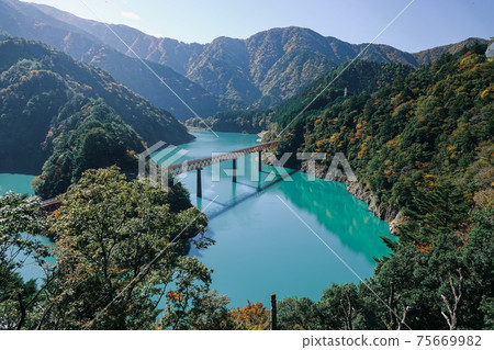 一個湖 一個湖 75669982