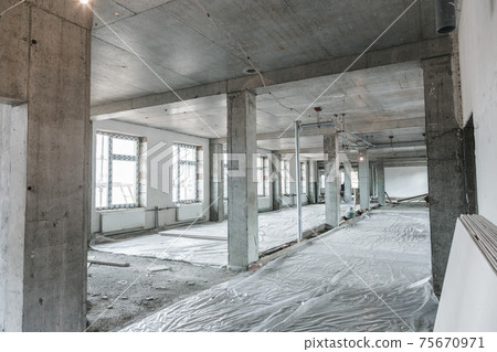 Apartment interior without finishing. Room in new building without repair, walls are not plastered. Repair works on construction site of residential apartment. 75670971