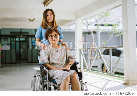 wheelchair, senior, couple 75671209