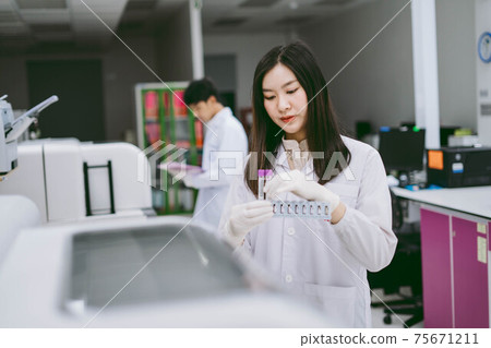 scientist, woman, doctor 75671211