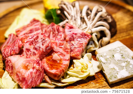 Grilled meat set of Hitachi beef in raw meat state 75671528