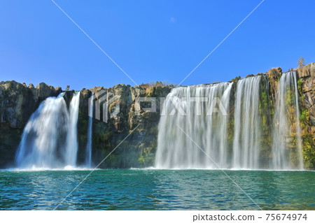 [Oita Prefecture] Harajiri Falls under fine weather 75674974