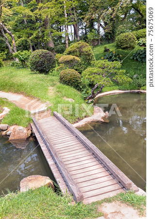 Scene at the Old Shukkeien Garden in Hiroshima, Japan Scene at the Old Shukkeien Garden in Hiroshima, Japan 75675069