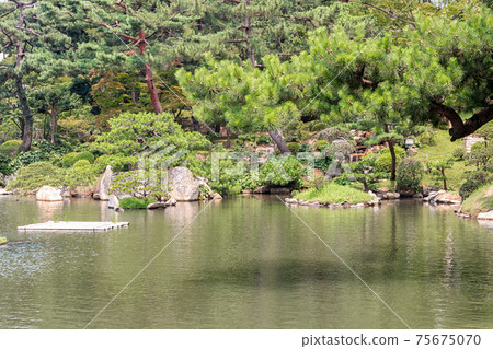 Scene at the Old Shukkeien Garden in Hiroshima, Japan Scene at the Old Shukkeien Garden in Hiroshima, Japan 75675070