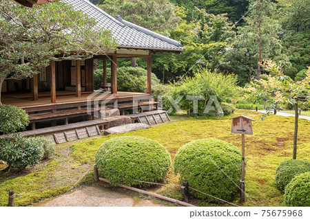 The Old Shorenin Temple and Garden in Kyoto, Japan 75675968