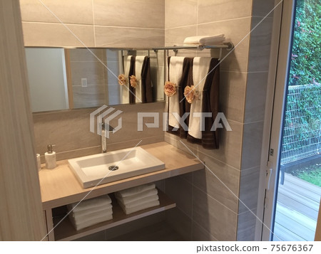 Bathroom vanity 75676367