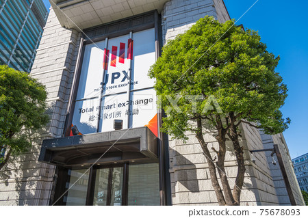 [Front entrance of the Tokyo Stock Exchange] 75678093