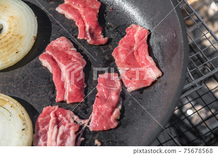 [在平鍋裡燒烤] 75678568