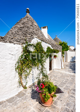 Alberobello, Puglia, Italy 75680811
