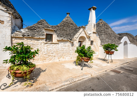 Alberobello, Puglia, Italz 75680812