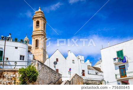 Locorotondo, Puglia, Italy 75680845