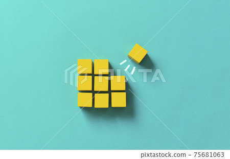 商業材料表達用木塊。跳起，離開，離開，思想等 75681063