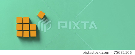 商業材料表達用木塊。跳起，離開，離開，思想等 75681106