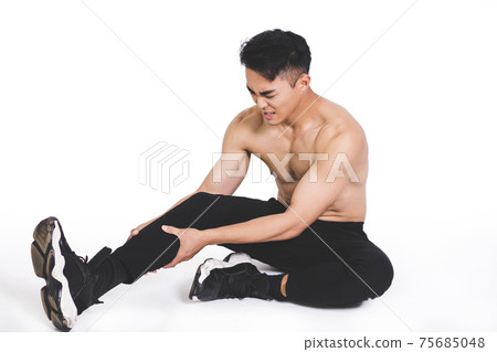 muscle fitness man reaching for his leg in pain 75685048