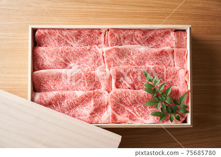 Domestic Wagyu beef for roast sukiyaki 75685780