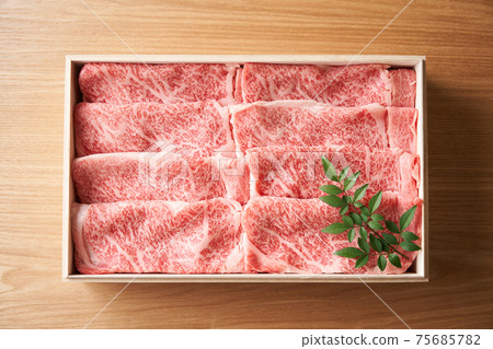 Domestic Wagyu beef for roast sukiyaki 75685782