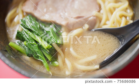 Family ramen image 75686086