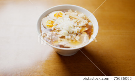 醬油拉麵的形象 75686093