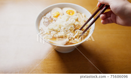 醬油拉麵的形象 75686096