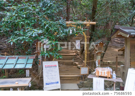 三和山步道(奈良縣山之部道市,禁止在鳥居口的另一側拍攝照片) 三和山步道(奈良縣山之部道市,禁止在鳥居口的另一側拍攝照片) 75686593