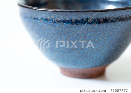 油滴天目茶碗，陶器的斑駁圖案[白色背景] 75687772