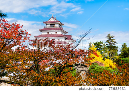 福島縣會津若松市Tsuruga城堡塔和秋葉 福島縣會津若松市Tsuruga城堡塔和秋葉 75688681
