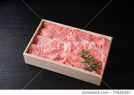 Domestic Wagyu beef for roast sukiyaki Domestic Wagyu beef for roast sukiyaki 75688897