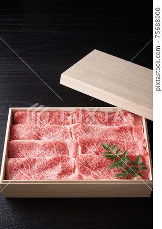 Domestic Wagyu beef for roast sukiyaki Domestic Wagyu beef for roast sukiyaki 75688900