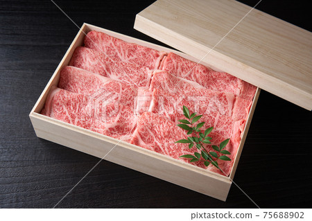 Domestic Wagyu beef for roast sukiyaki Domestic Wagyu beef for roast sukiyaki 75688902