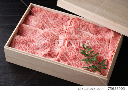 Domestic Wagyu beef for roast sukiyaki 75688903