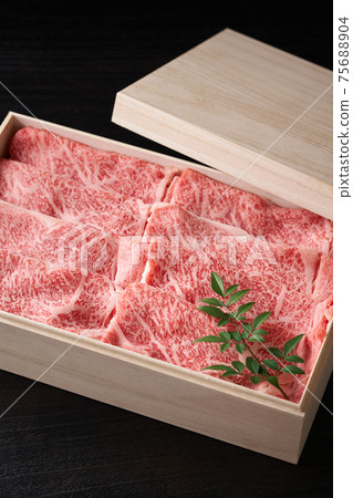 Domestic Wagyu beef for roast sukiyaki 75688904