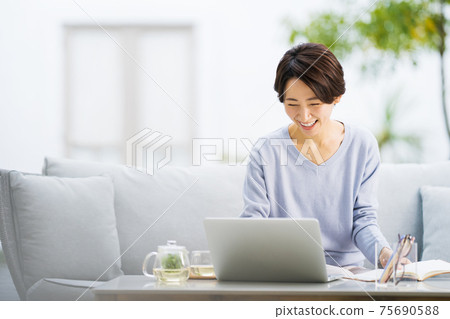 遠程辦公女性 75690588