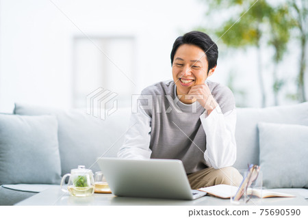 Telework male 75690590