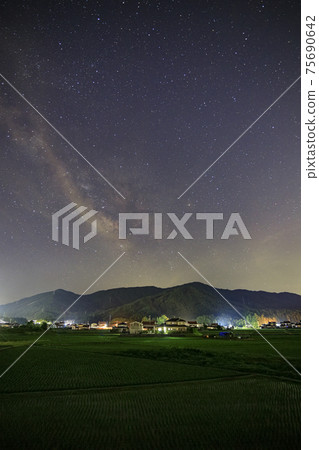 初夏的星空：在山里流經稻田的銀河系 75690642