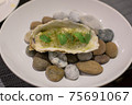 Raw oyster with lemon jelly 75691067